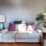 Daire Almost Paradise By Quokka 360 - Cozy With Panoramic View Of